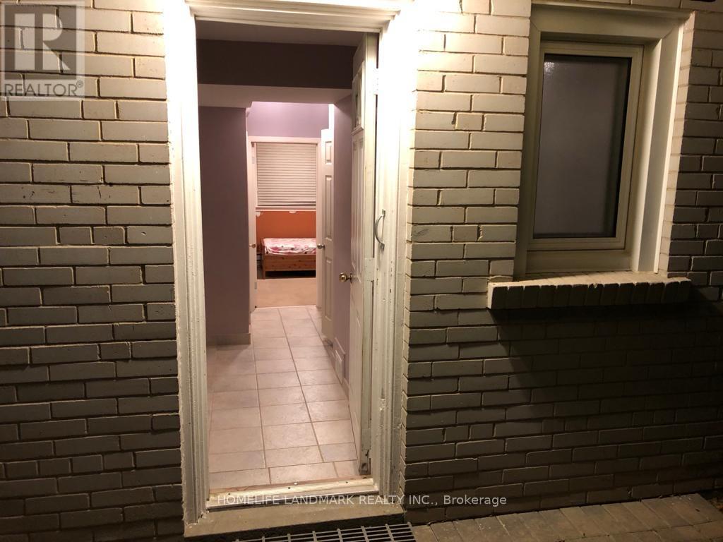 Detached at BSMT - 10 OSCAR COURT, Toronto (Bayview Village)