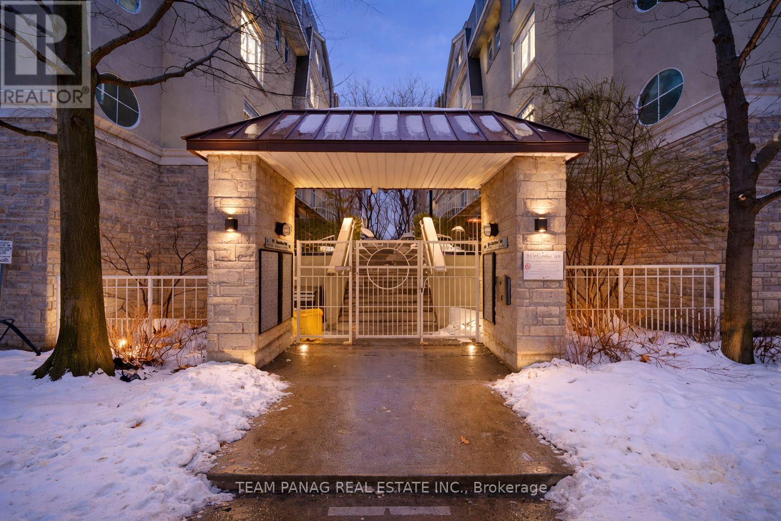 Townhouse at 132 - 28 STADIUM ROAD, Toronto (Niagara)