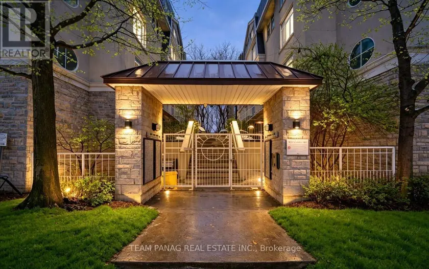 Townhouse at 132 - 28 STADIUM ROAD, Toronto