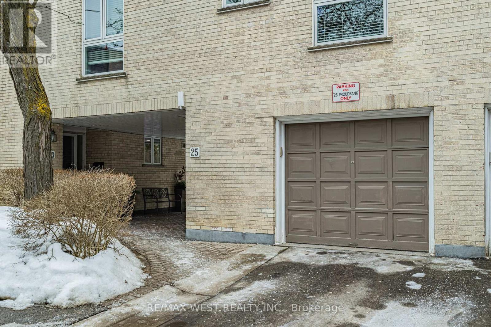Townhouse at 25 PROUDBANK MILLWAY, Toronto (St. Andrew-Windfields)