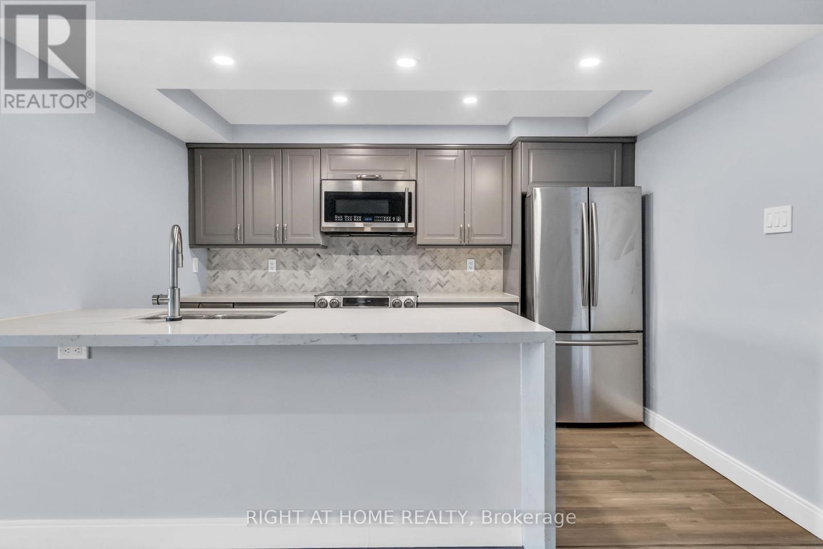 Apartment at 406 - 356 MCRAE DRIVE, Toronto (Leaside)
