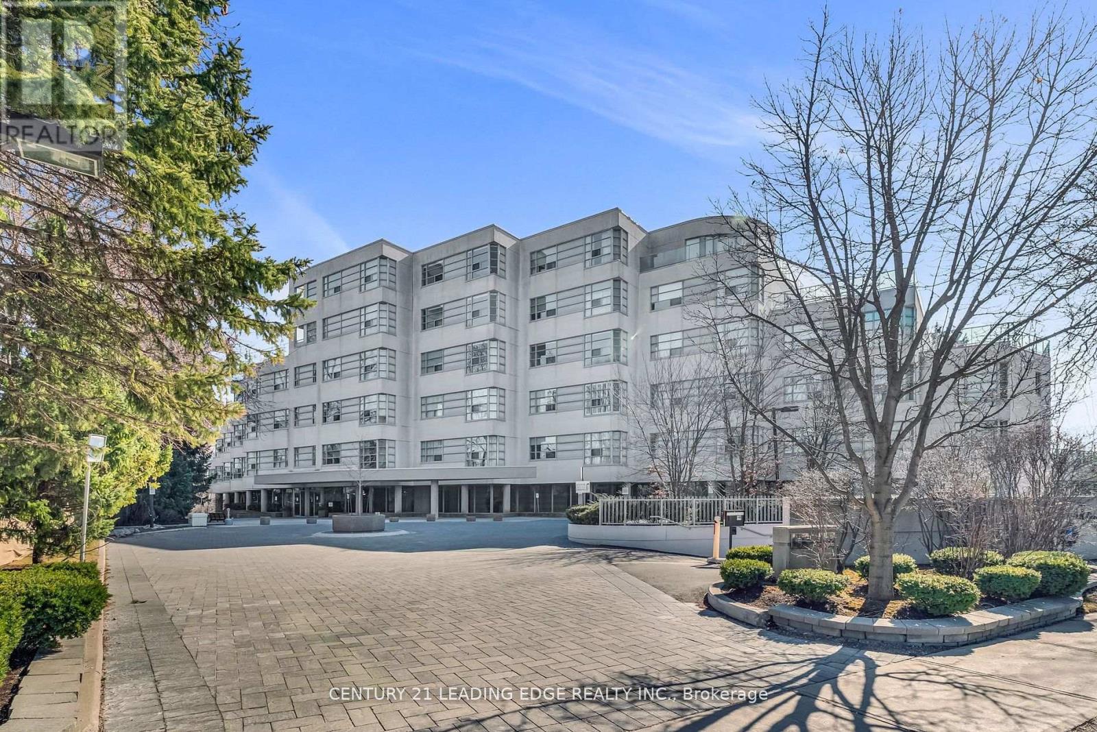 Apartment at 208 - 1 WATERGARDEN WAY, Toronto (Bayview Village)