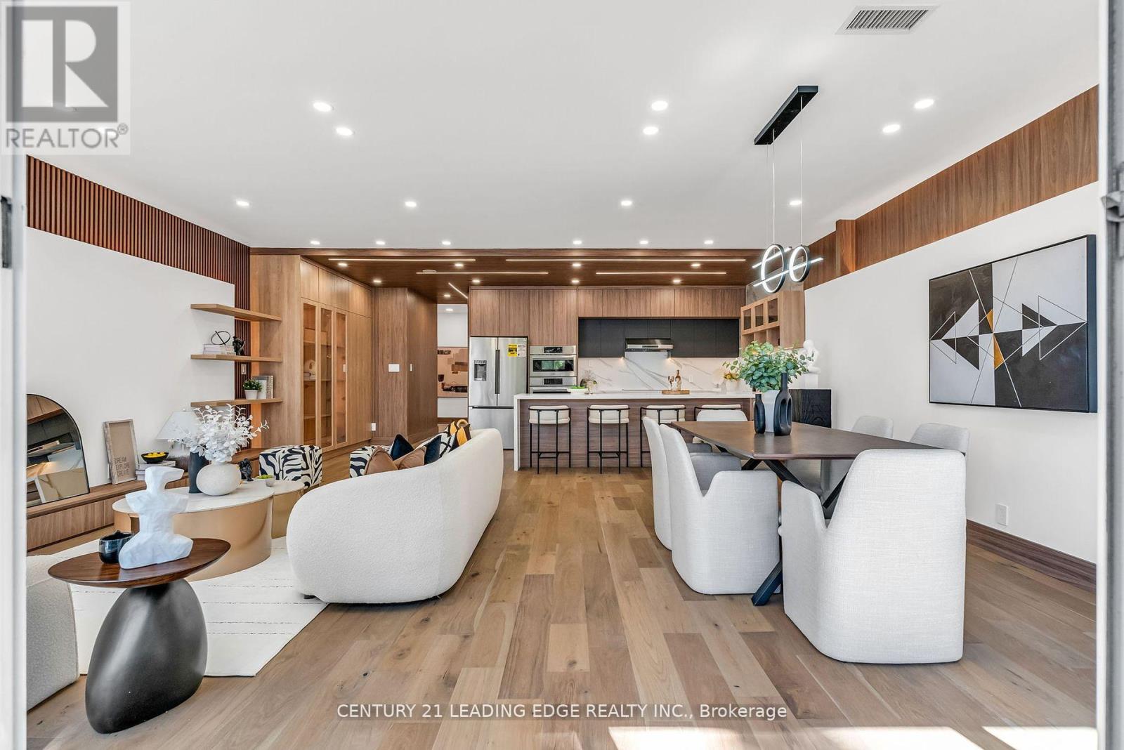 Apartment at 208 - 1 WATERGARDEN WAY, Toronto