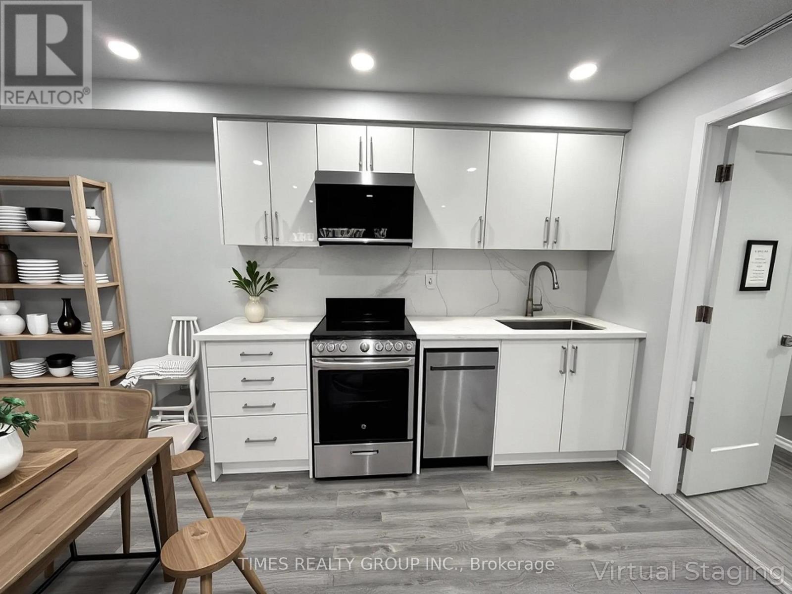 Multiplex at 507 - 15 WALMER ROAD, Toronto