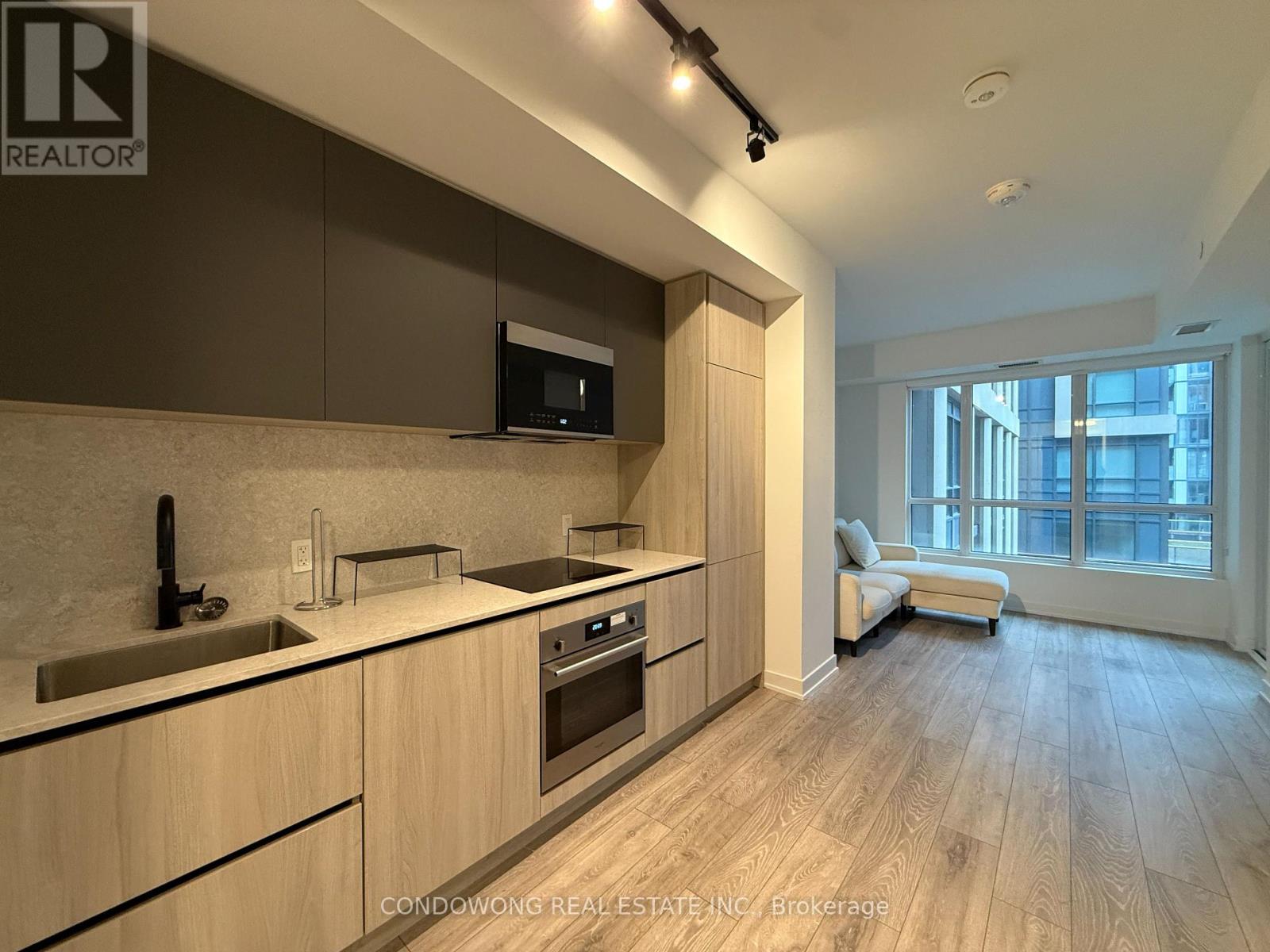 Apartment at 912 - 108 PETER STREET, Toronto (Waterfront Communities)