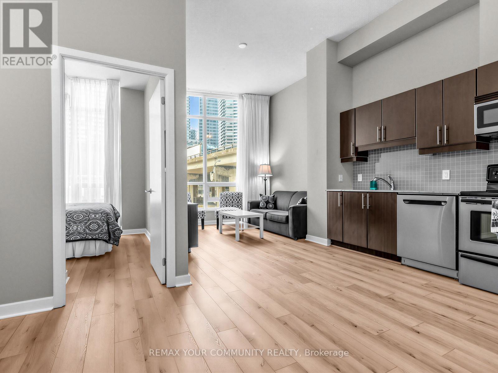 Apartment at 202 - 18 HARBOUR STREET, Toronto (Waterfront Communities)