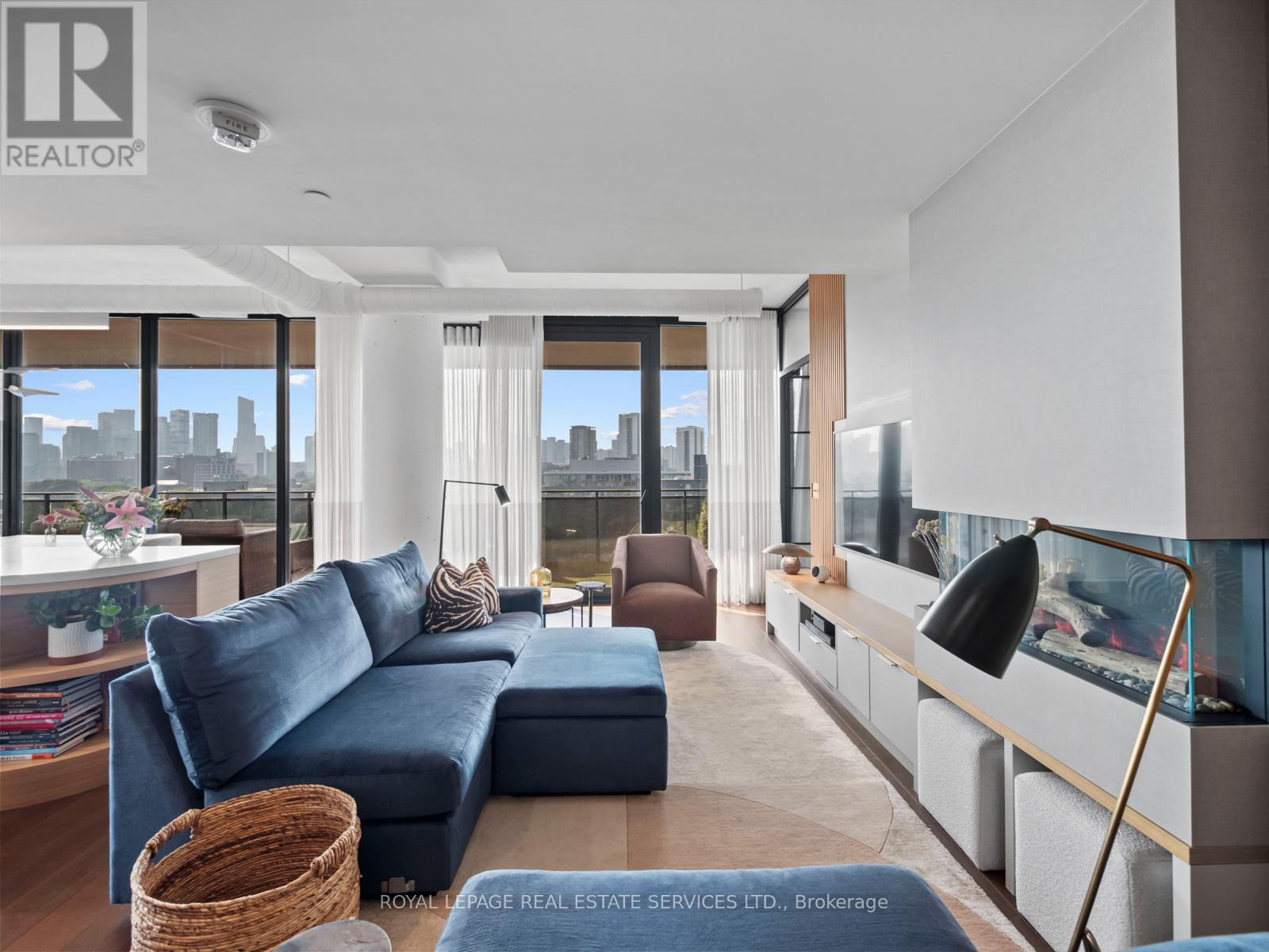 Apartment at 904 - 21 LAWREN HARRIS SQUARE, Toronto (Waterfront Communities)