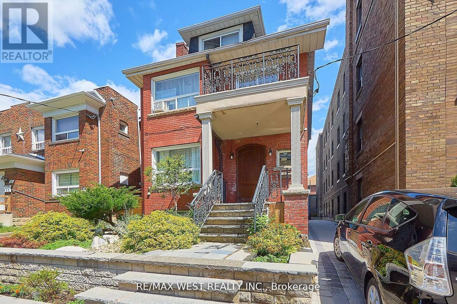 Multiplex at BSMT - 237 VAUGHAN ROAD, Toronto (Oakwood Village)