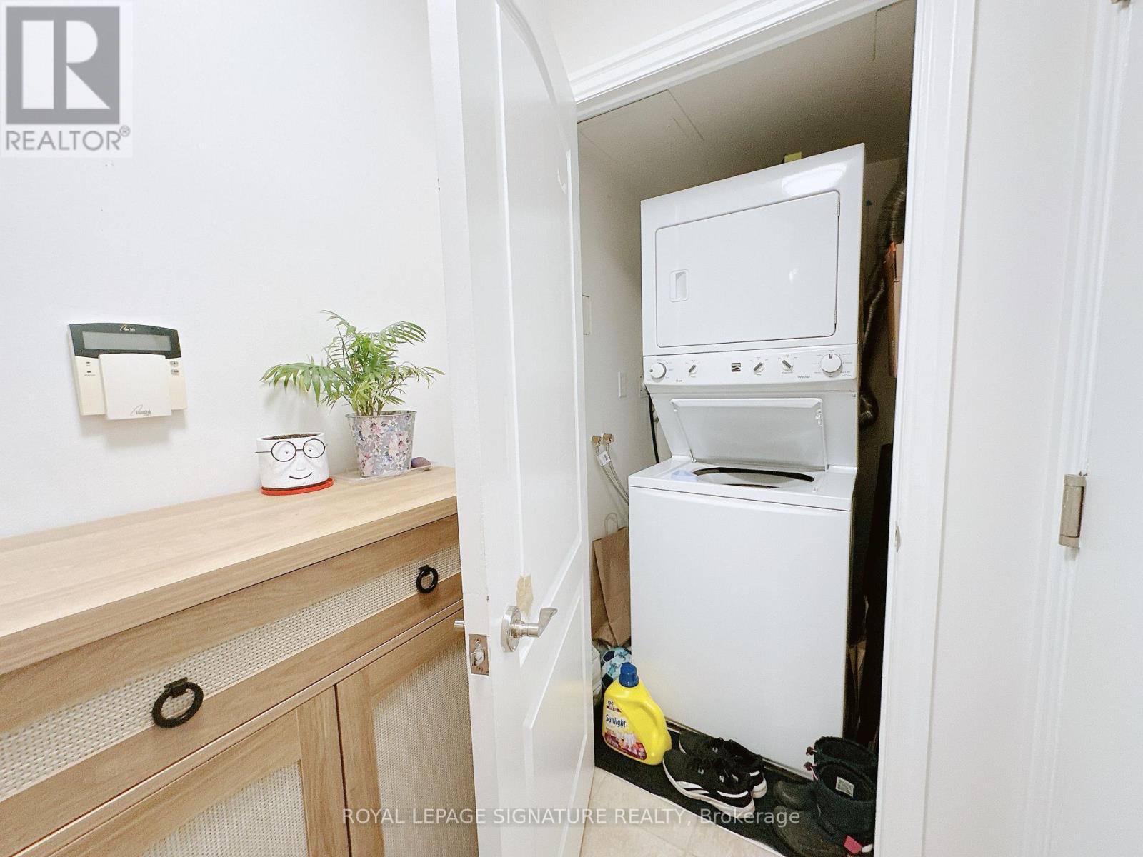 Apartment at 905 - 21 HILLCREST AVENUE, Toronto