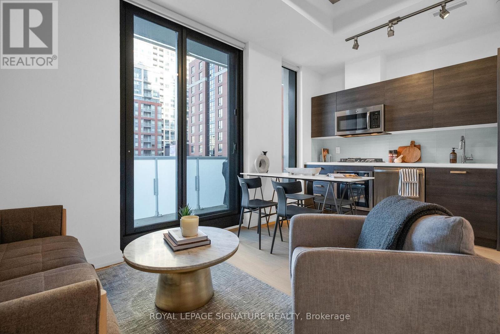 Apartment at 606 - 11 CHARLOTTE STREET, Toronto (Waterfront Communities)