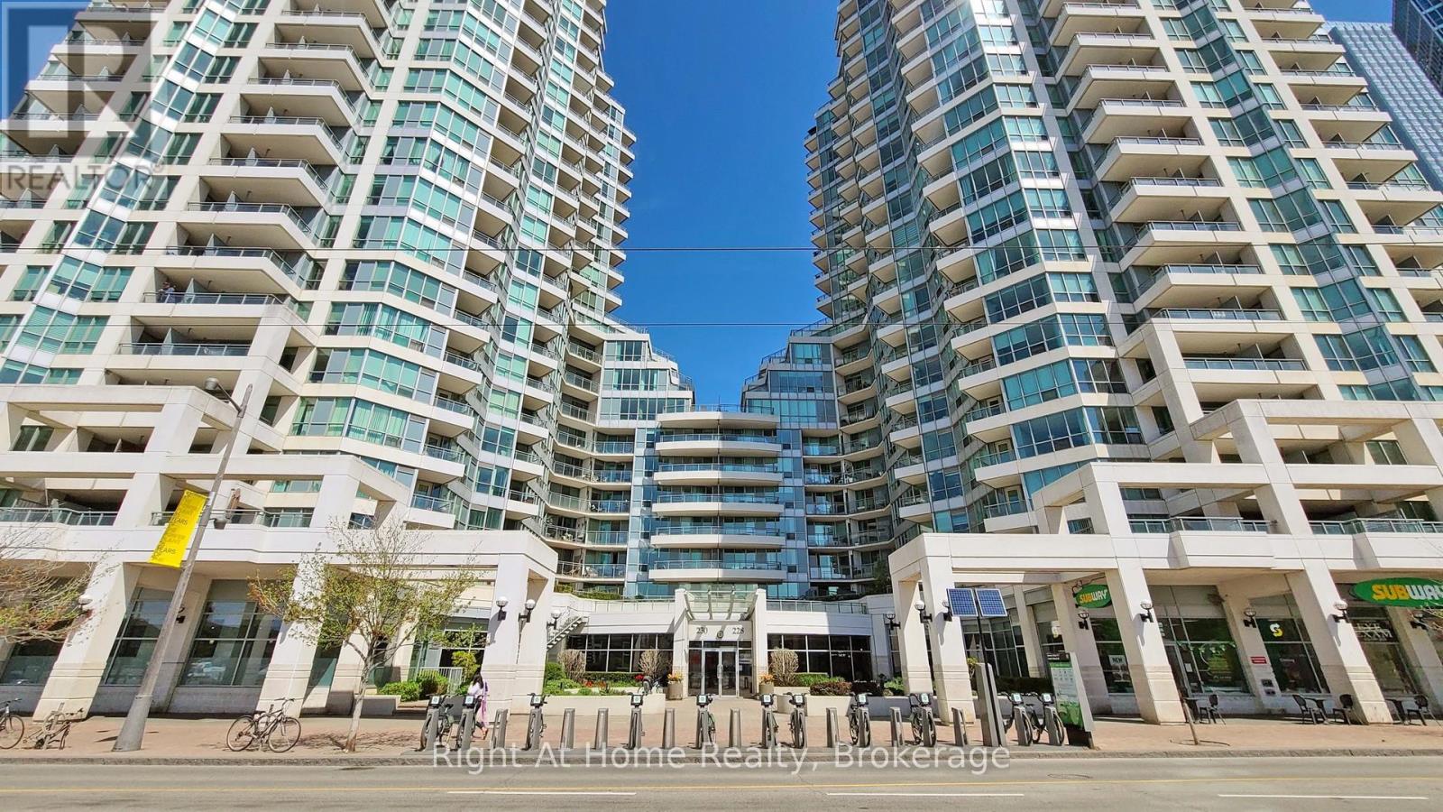 Apartment at 209 - 228 QUEENS QUAY W, Toronto (Waterfront Communities)