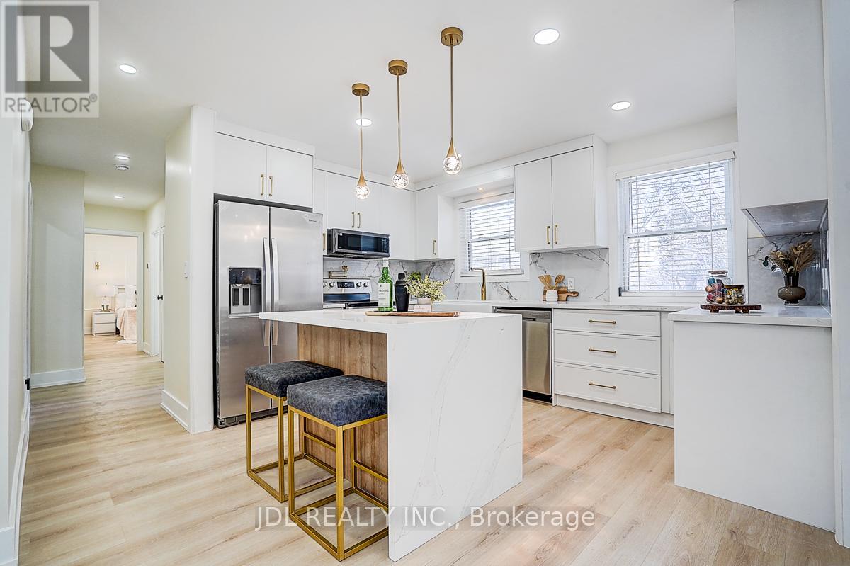 Detached at 15 CROSSBURN DRIVE, Toronto