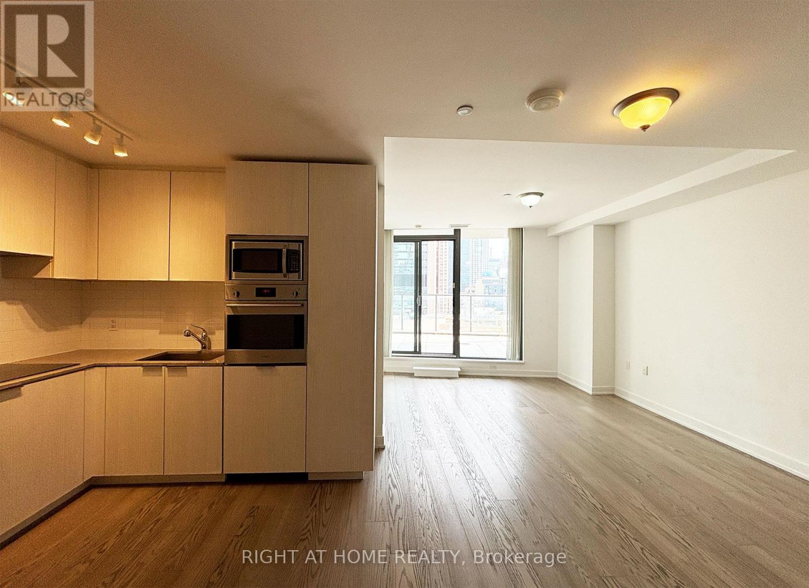 Apartment at 606 - 11 WELLESLEY STREET W, Toronto (Bay Street Corridor)