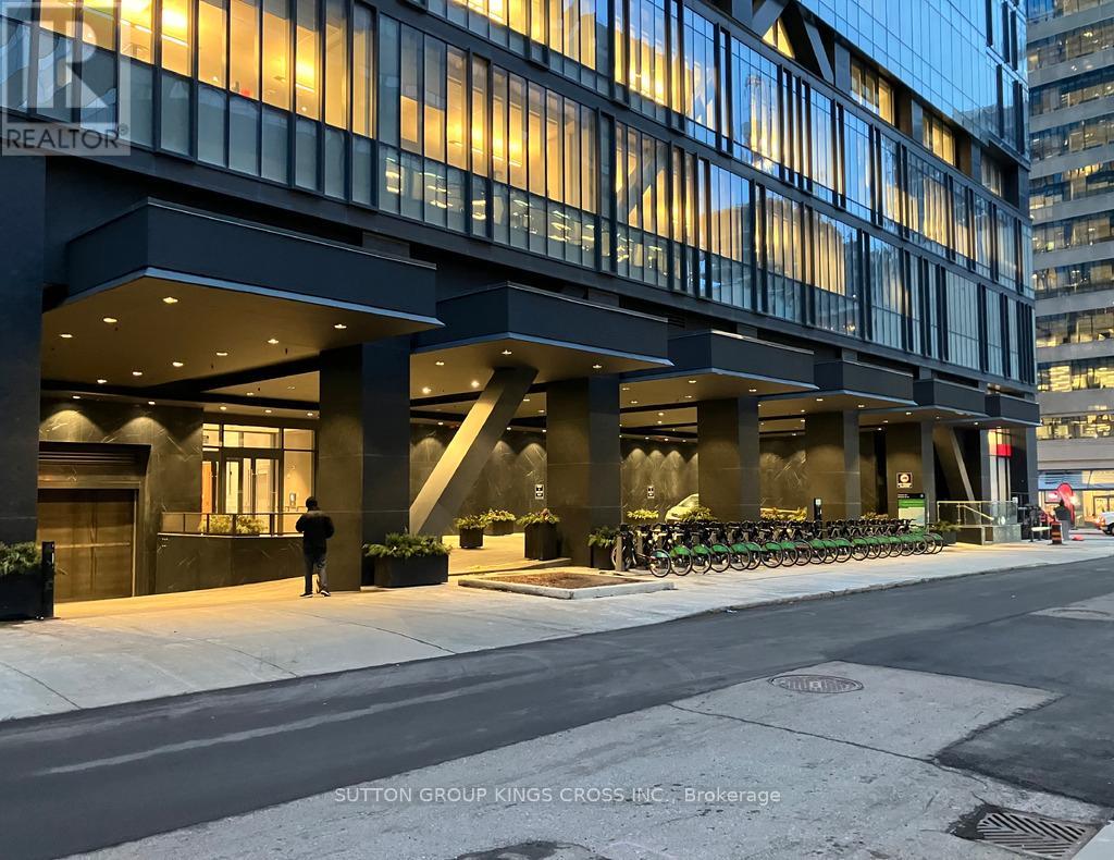 Apartment at 3901 - 488 UNIVERSITY AVENUE, Toronto (Kensington-Chinatown)
