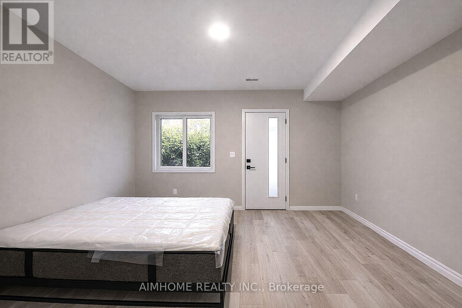 Apartment at 2 - 15 WADDINGTON CRESCENT, Toronto