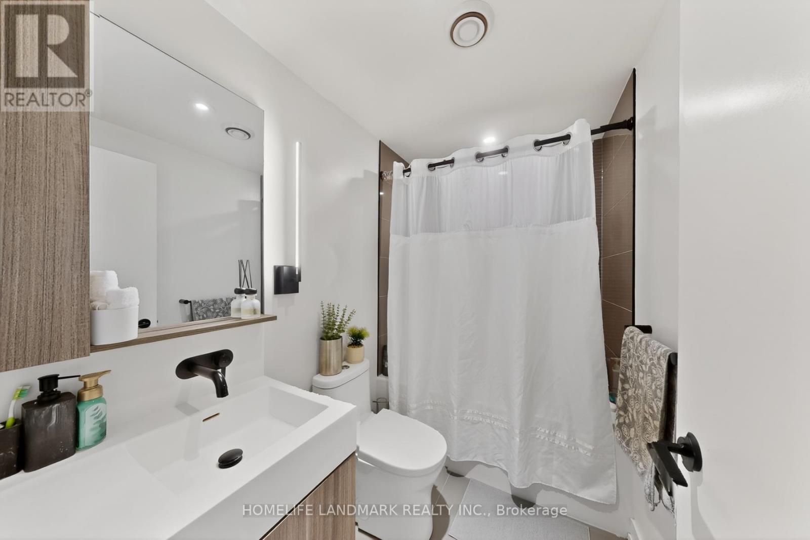 Apartment at 606 - 127 BROADWAY AVENUE, Toronto