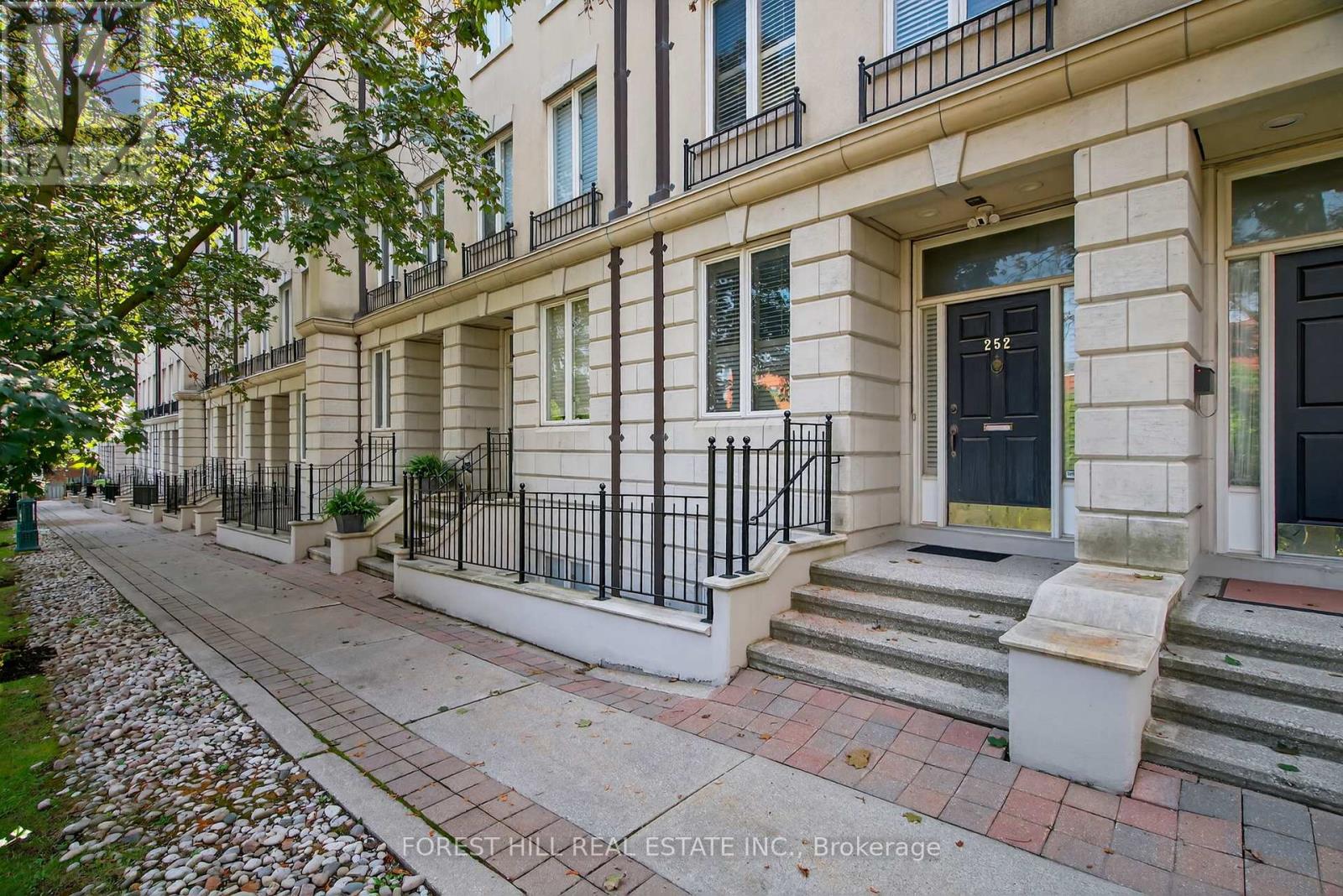 Townhouse at 252 SPADINA ROAD, Toronto (Casa Loma)