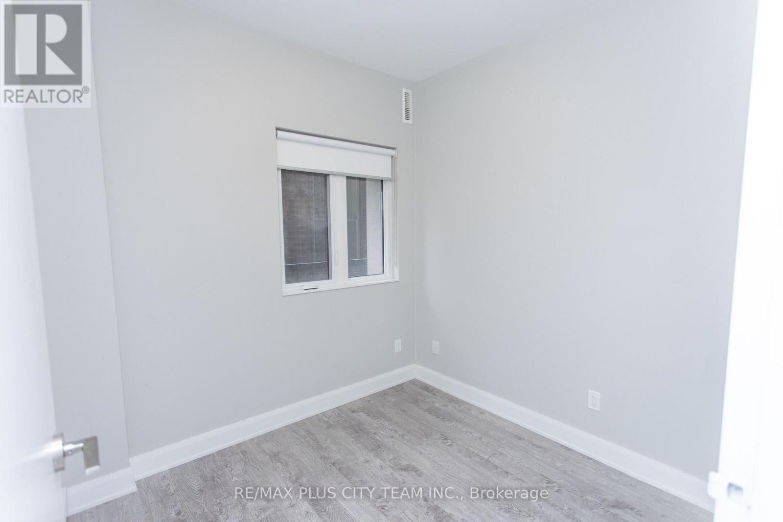Multiplex at 202 - 686 BATHURST STREET, Toronto