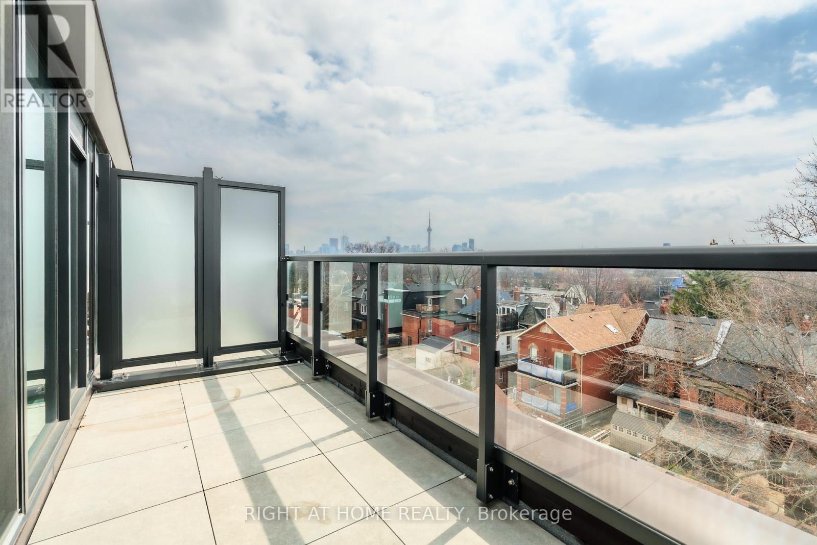 Apartment at 518 - 897 COLLEGE STREET W, Toronto