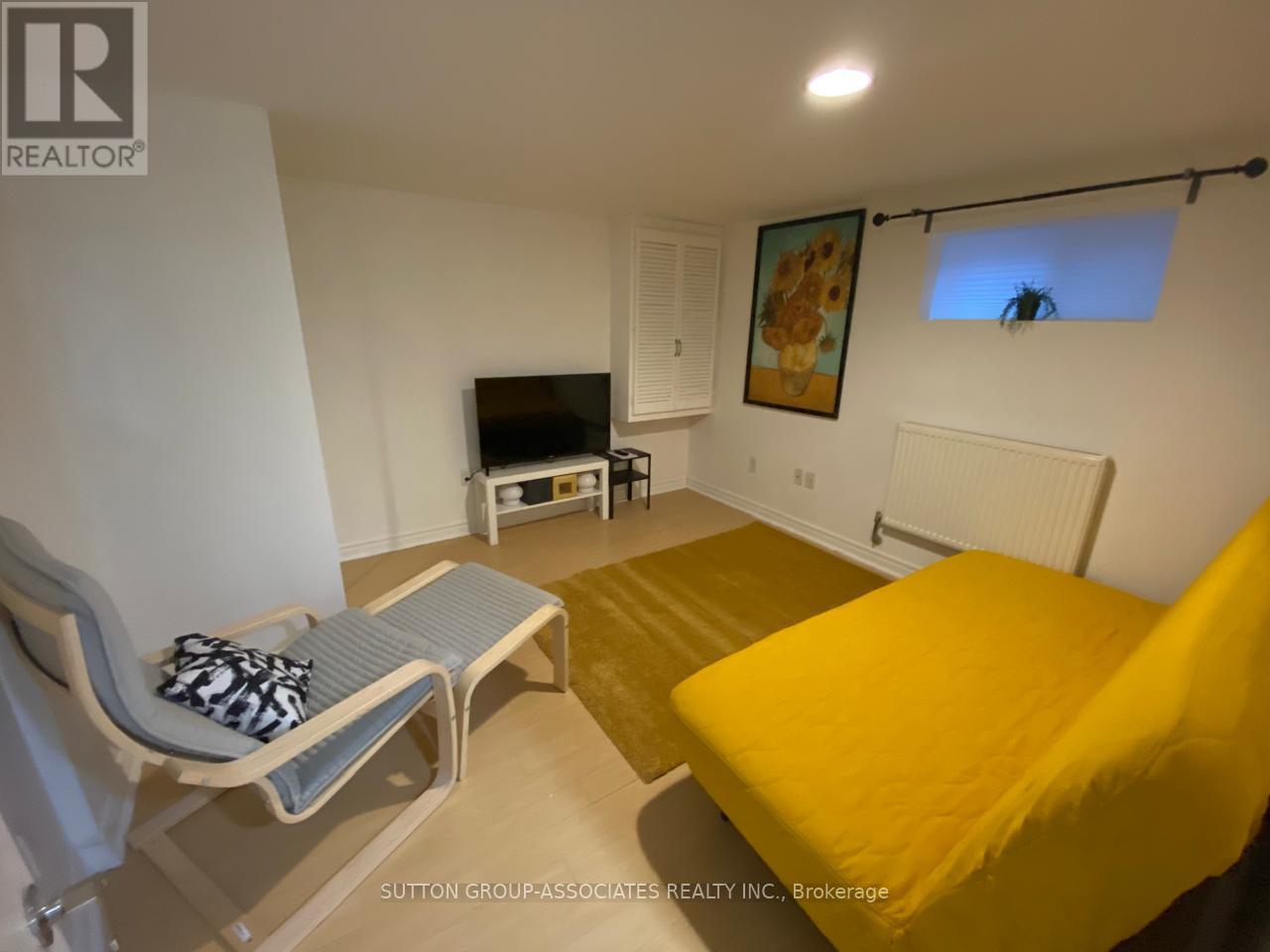 Multiplex at BASEMENT - 184 MADISON AVENUE, Toronto (Annex)