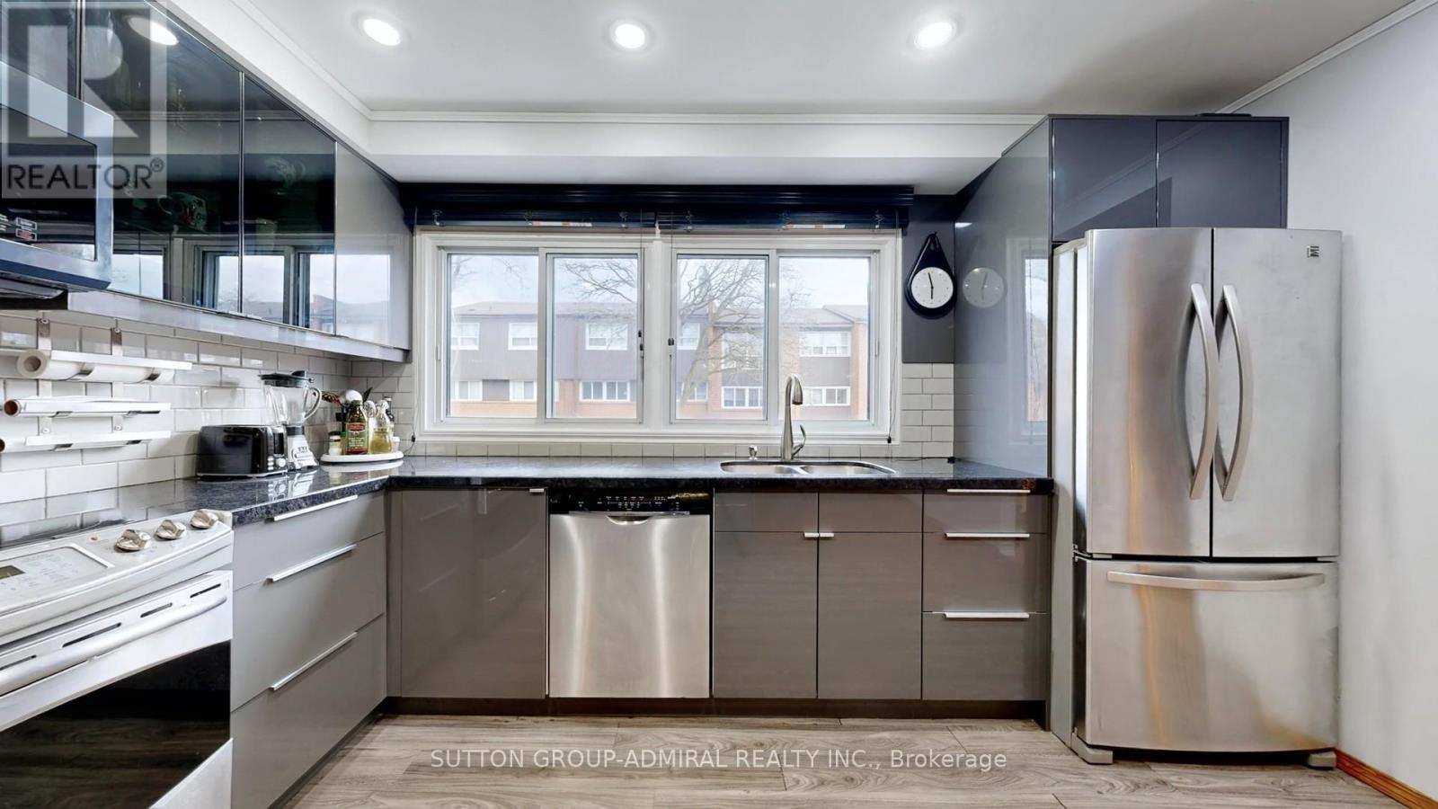 Townhouse at 4 DOVE HAWK WAY, Toronto