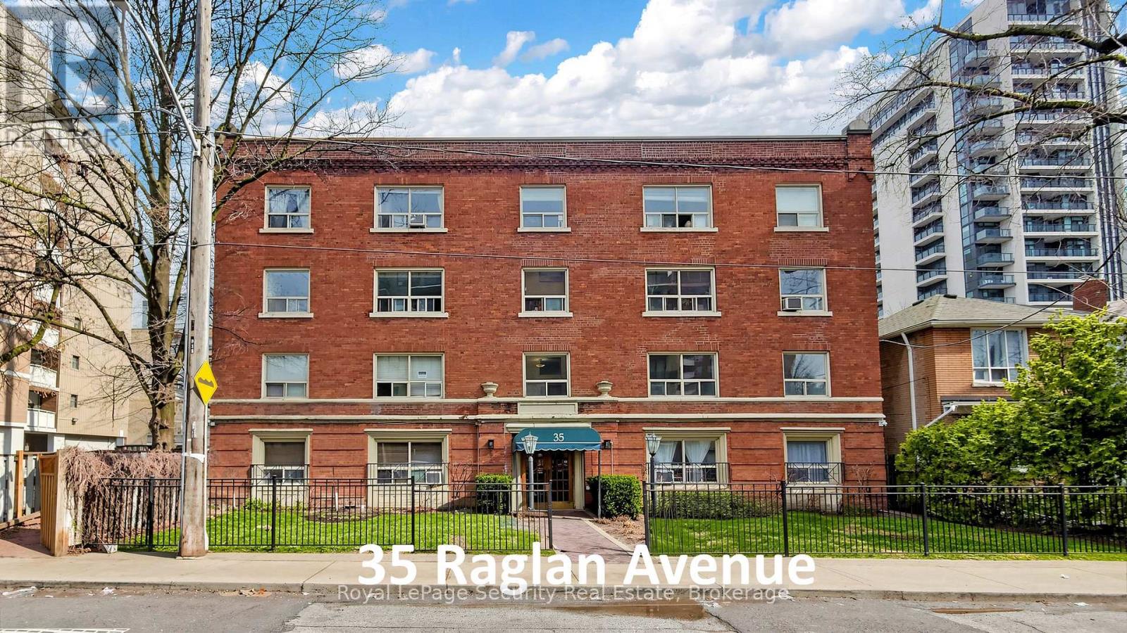 Apartment at #208 - 35 RAGLAN AVENUE, Toronto (Humewood-Cedarvale)
