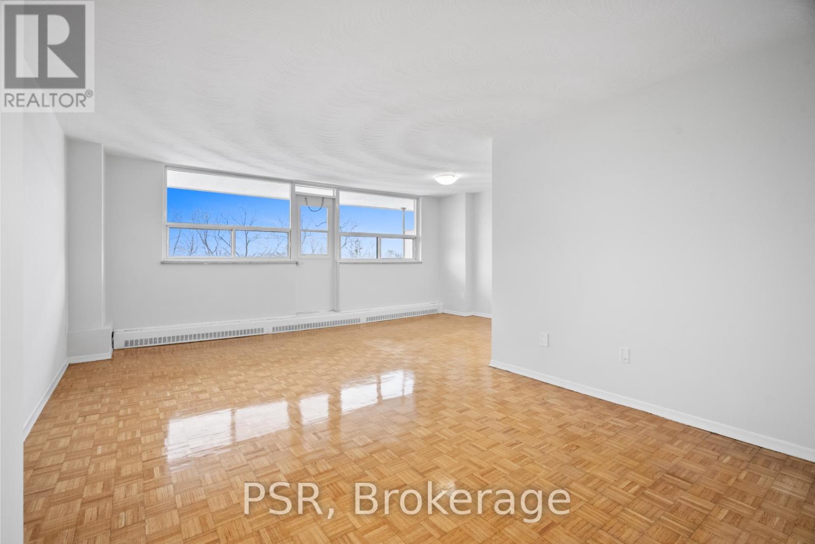 Apartment at 204 - 105 ROWENA DRIVE, Toronto (Parkwoods-Donalda)