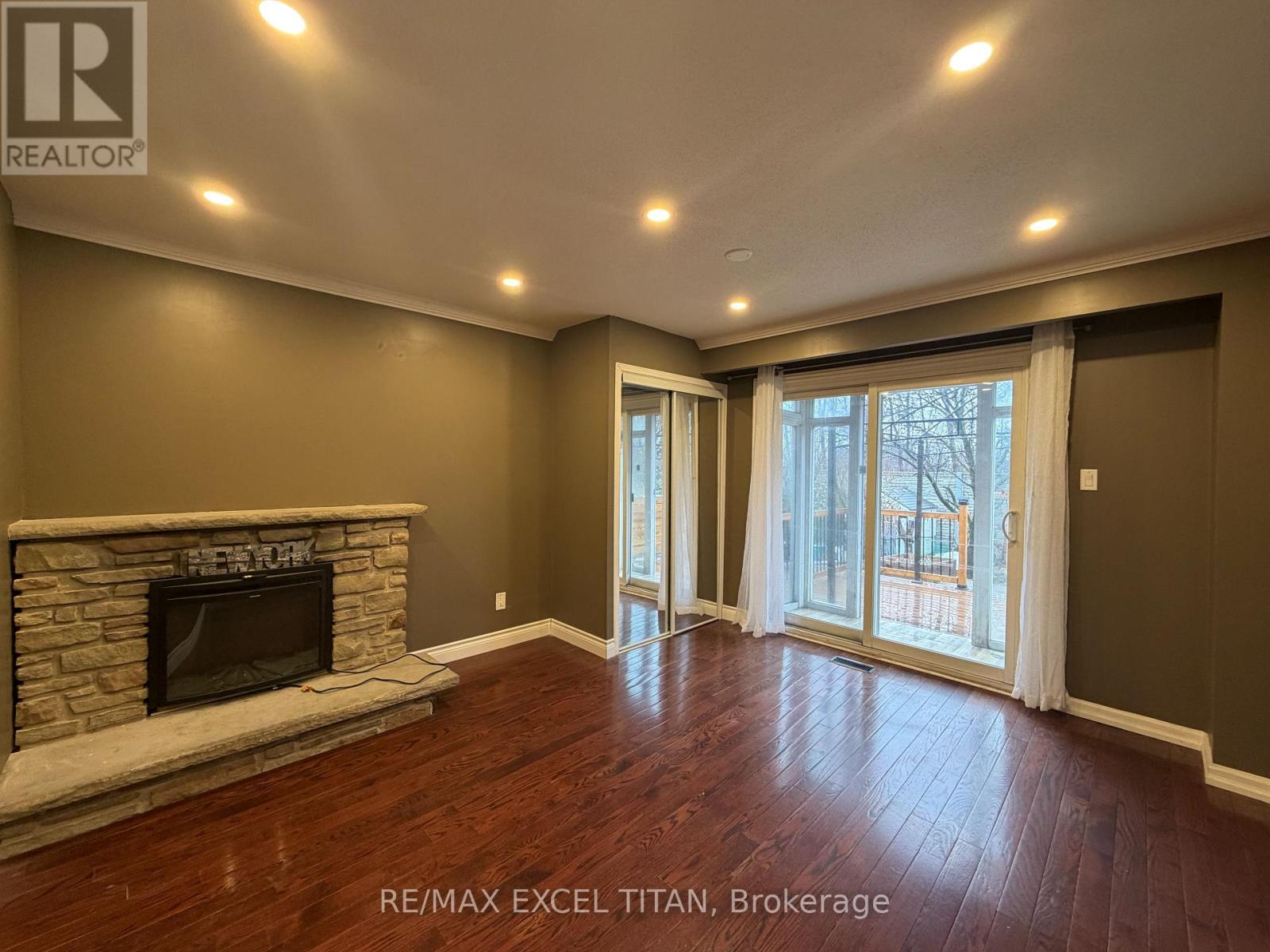 Semi-Detached/Link at LOWER - 251 SHAWNEE CIRCLE, Toronto (Pleasant View)