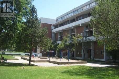 Townhouse at 211 - 125 LEEWARD GLENWAY, Toronto (Flemingdon Park)