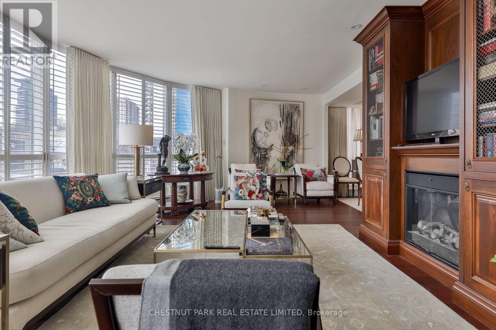 Apartment at 204 - 77 AVENUE ROAD, Toronto (Annex)
