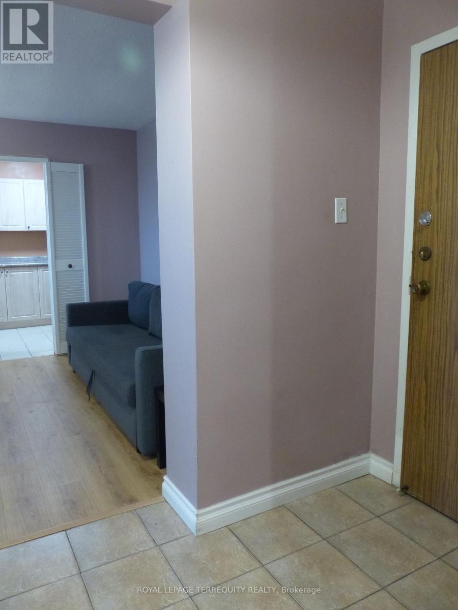 Apartment at 906 - 177 LINUS ROAD, Toronto (Don Valley Village)