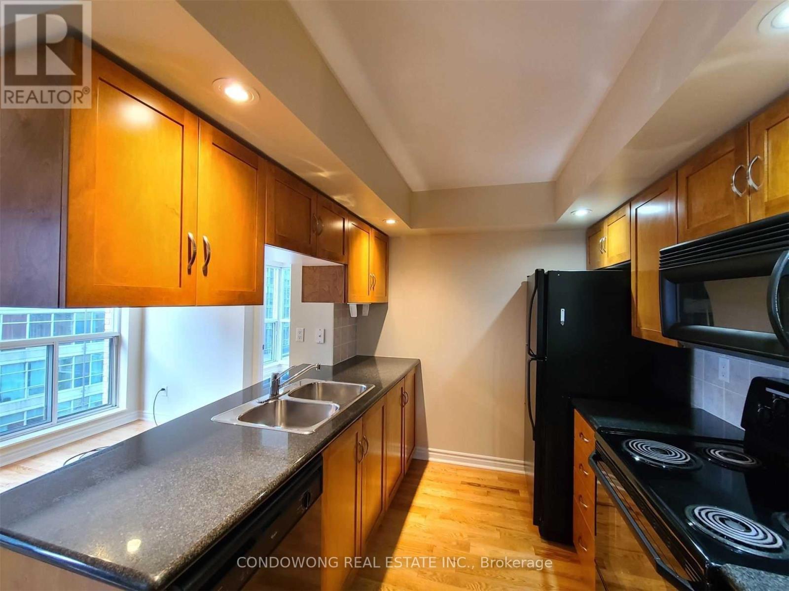 Apartment at 819 - 270 WELLINGTON STREET W, Toronto