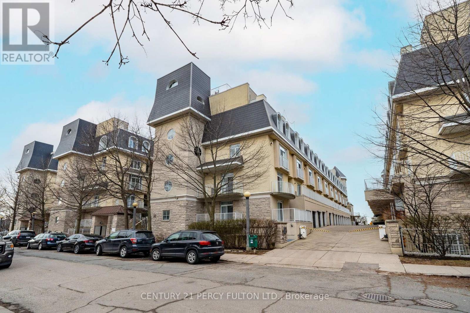 Townhouse at 335 - 32 STADIUM ROAD, Toronto (Niagara)