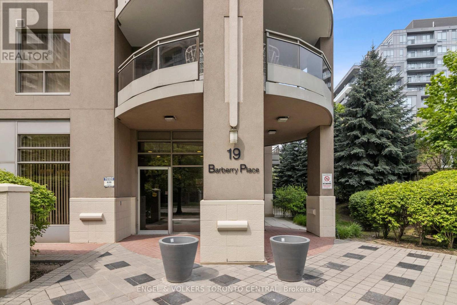 Apartment at 711 - 19 BARBERRY PLACE, Toronto (Bayview Village)