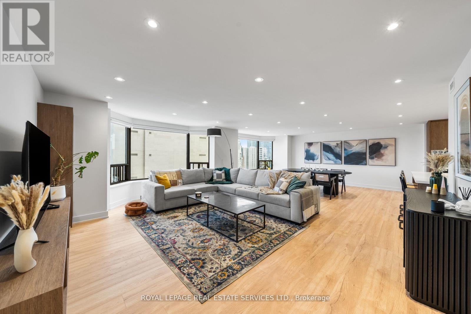 Apartment at 2008 - 175 CUMBERLAND STREET, Toronto (Annex)