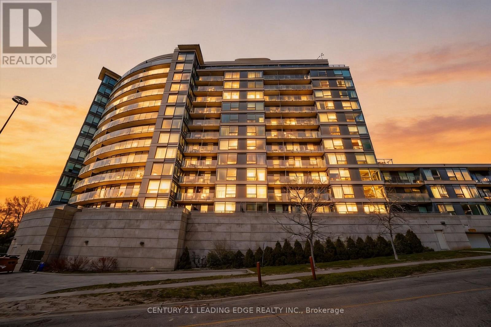 Apartment at 413 - 18 VALLEY WOODS ROAD, Toronto (Parkwoods-Donalda)