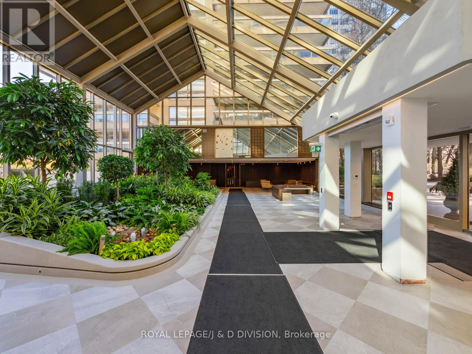 Apartment at 804 - 63 ST CLAIR AVENUE W, Toronto (Yonge-St. Clair)