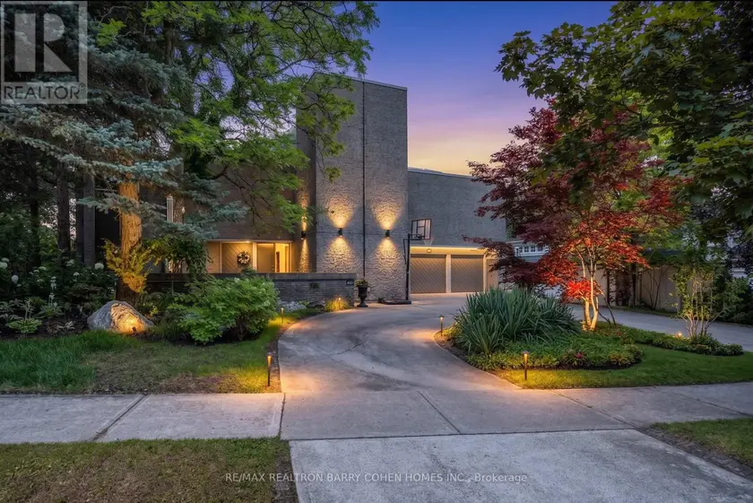 Detached at 10 PENWOOD CRESCENT, Toronto