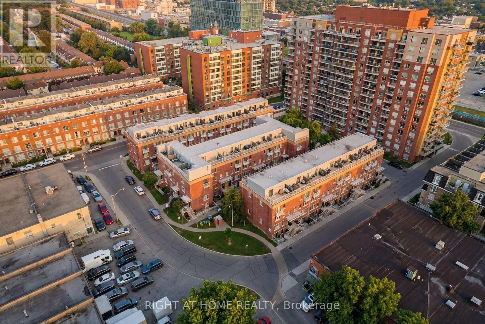 Townhouse at 112 - 1 RUTTAN STREET, Toronto (Dufferin Grove)
