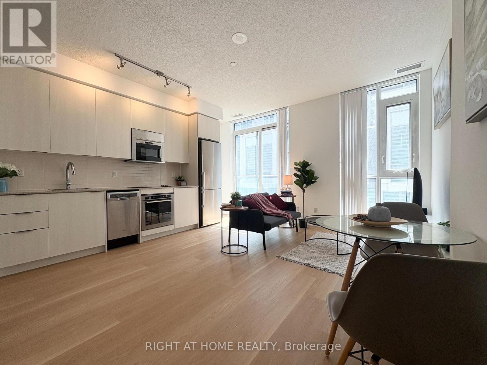 Apartment at 308 - 101 ERSKINE AVENUE, Toronto (Mount Pleasant West)