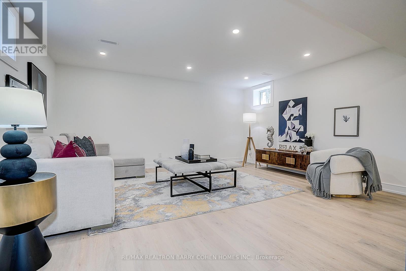 Detached at 34 ELLIOTWOOD COURT, Toronto