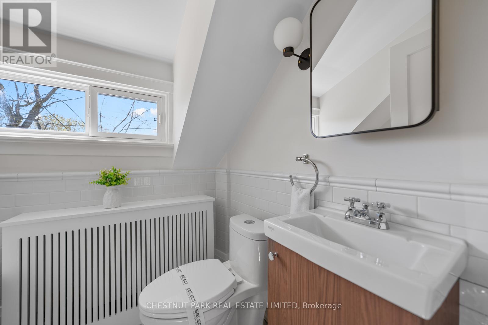 Detached at 35 WEYBOURNE CRESCENT, Toronto