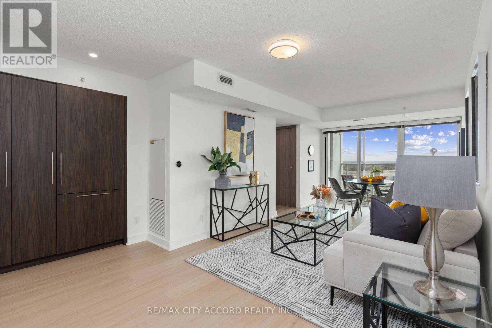 Apartment at 2015 - 17 BATHURST STREET, Toronto (Waterfront Communities)