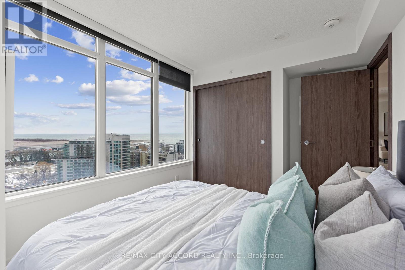 Apartment at 2015 - 17 BATHURST STREET, Toronto