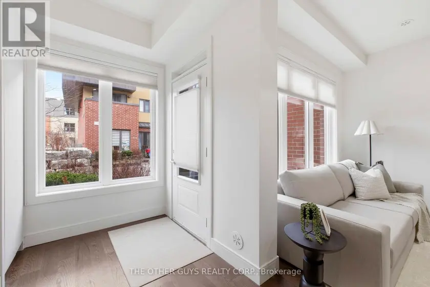 Townhouse at 18 - 9R CLINTWOOD GATE, Toronto