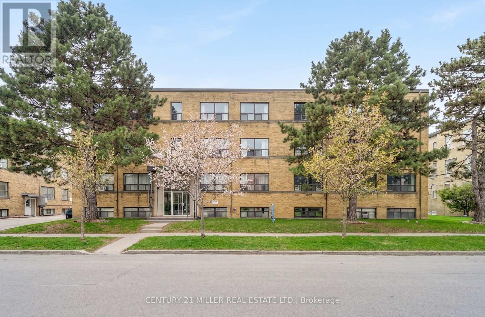 Multiplex at 2 - 6 SARANAC BOULEVARD, Toronto (Englemount-Lawrence)
