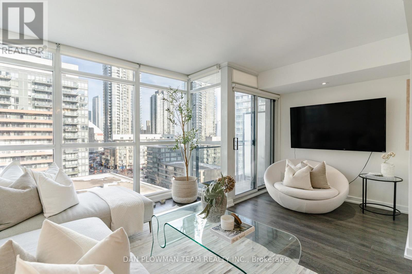 Apartment at 1006 - 8 TELEGRAM MEWS, Toronto (Waterfront Communities)