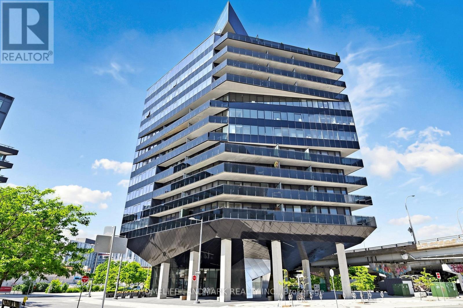 Apartment at 801 - 21 LAWREN HARRIS SQUARE, Toronto (Moss Park)