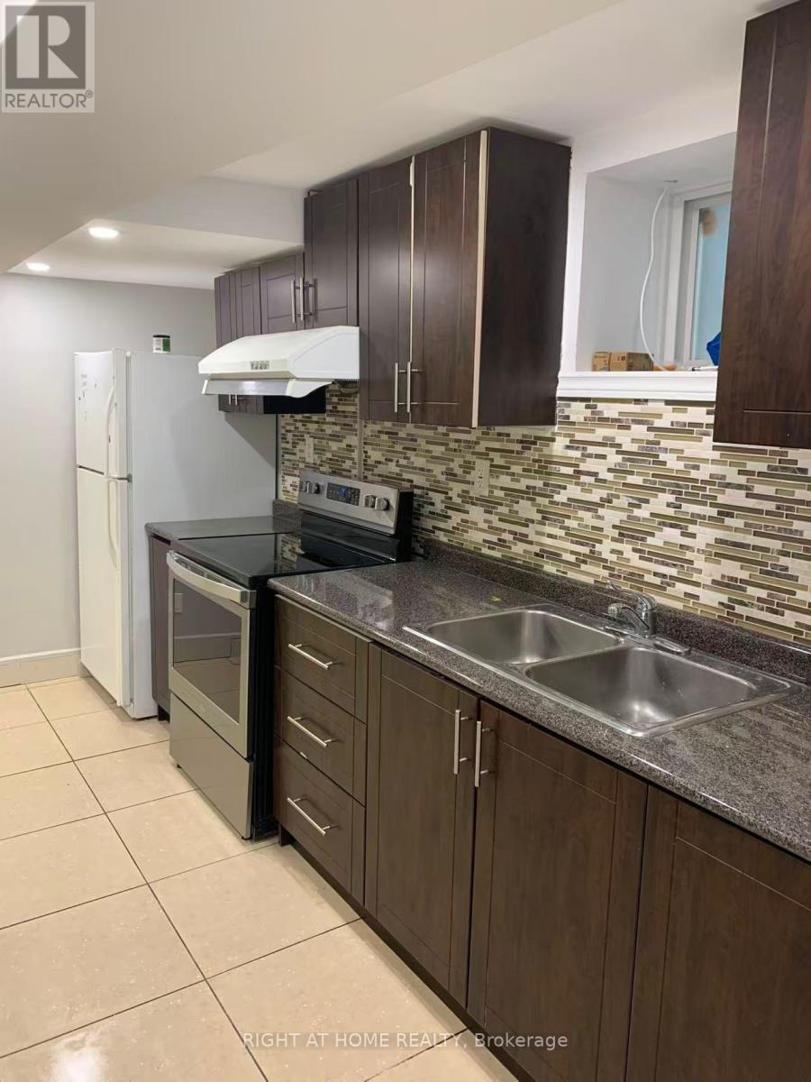 Detached at BSMT - 353 LANSDOWNE AVENUE, Toronto