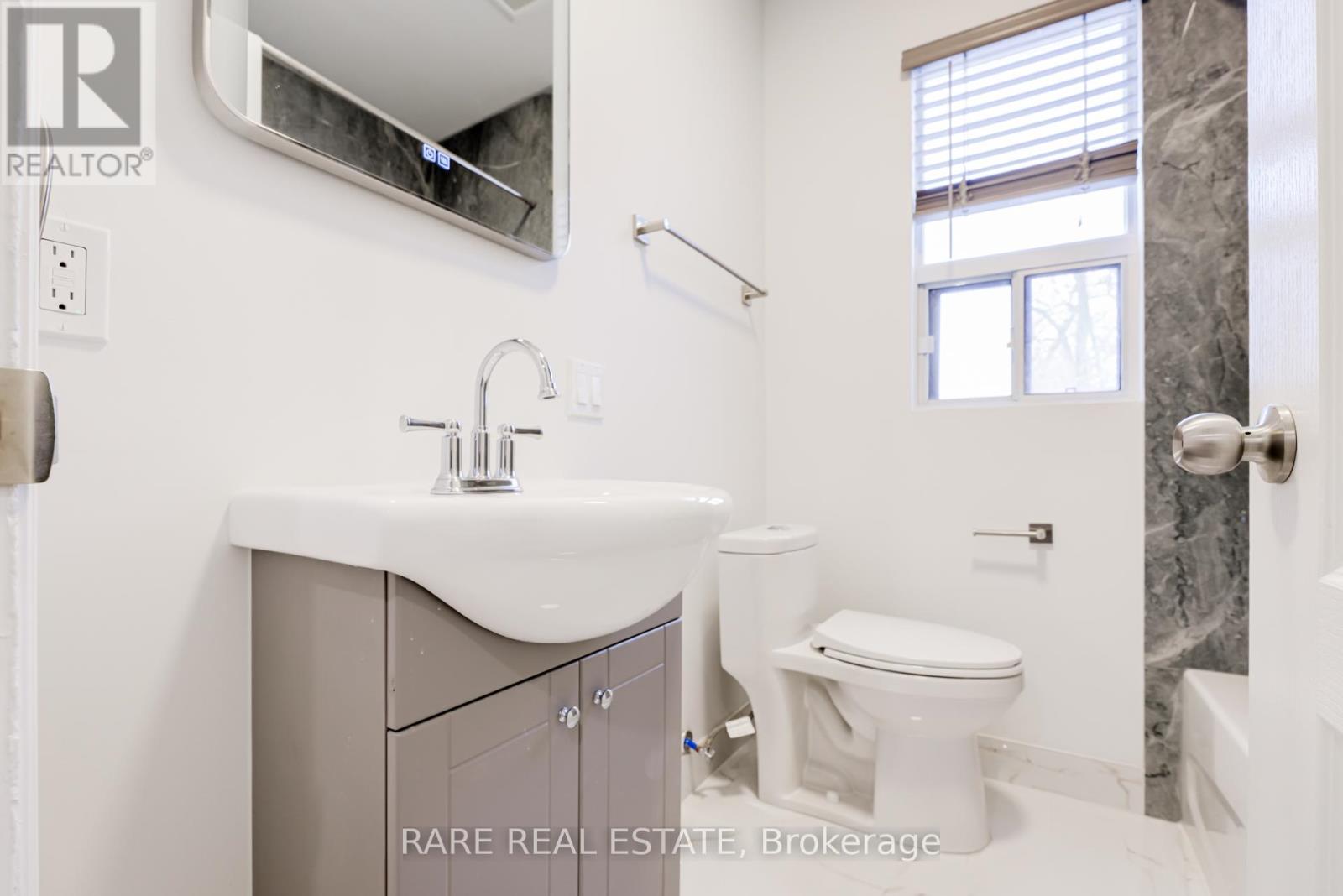 Multiplex at MAIN - 10 CASTLEVIEW AVENUE, Toronto